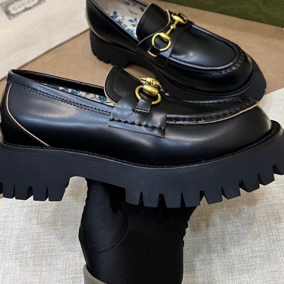 Gucci Black Leather Loafers with Gold Horsebit - Picture 4 of 5